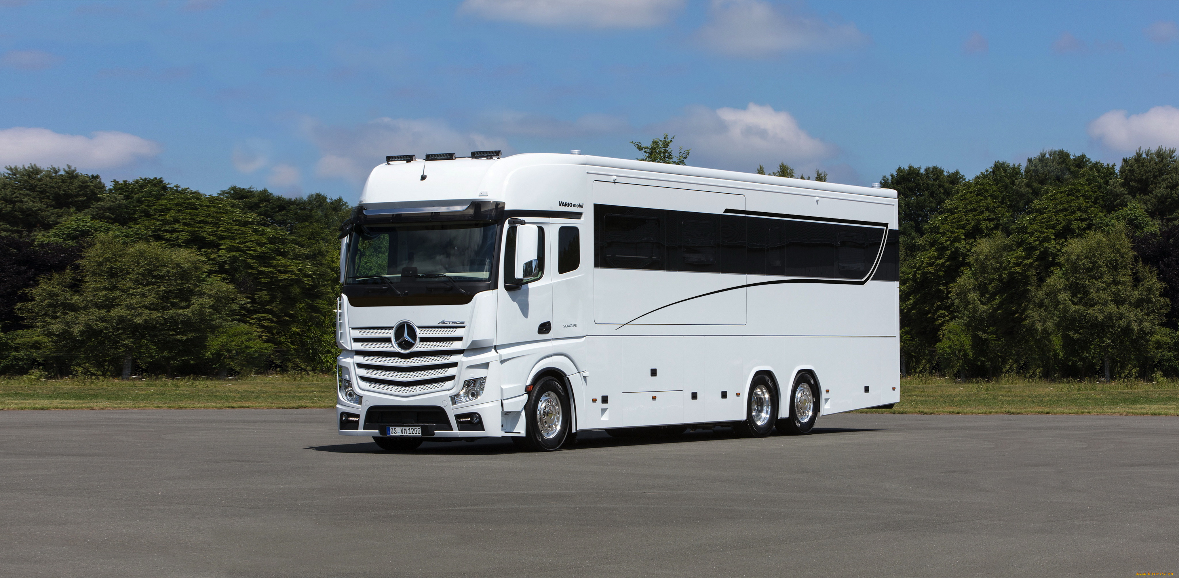 Дорогой автобус. VARIOMOBIL Signature 1200. Мерседес Vario Signature 1200. Mercedes Benz Actros Motorhome. Дом на колесах Мерседес Актрос.